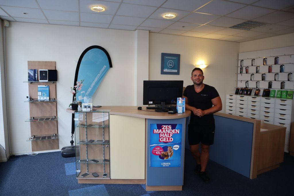 Mobile Repair Solutions-foto Riny in de zaak