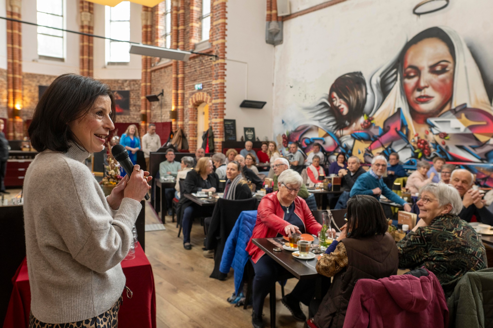 Mensen tijdens ontbijt in Abshoven