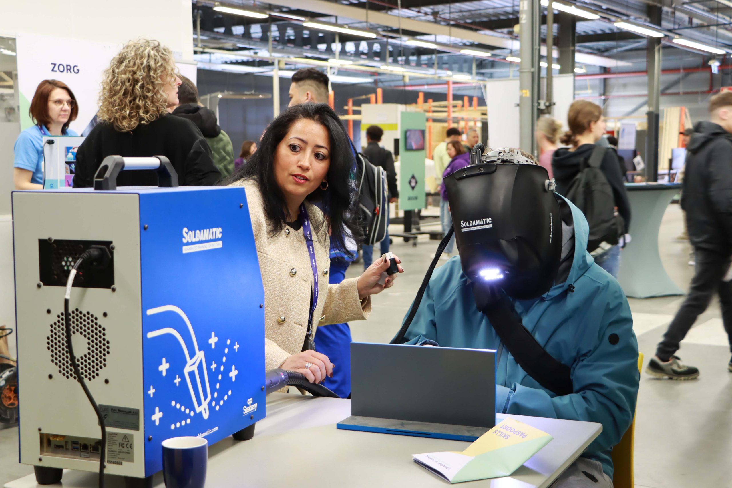 Lasser demonstreert zijn werkzaamheden