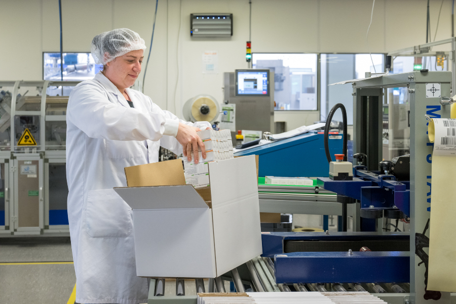 Basic Pharma producten inpakken