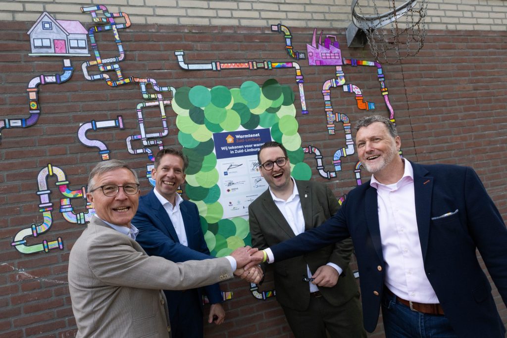 Ondertekening van de intentieverklaring door de betrokken partijen.