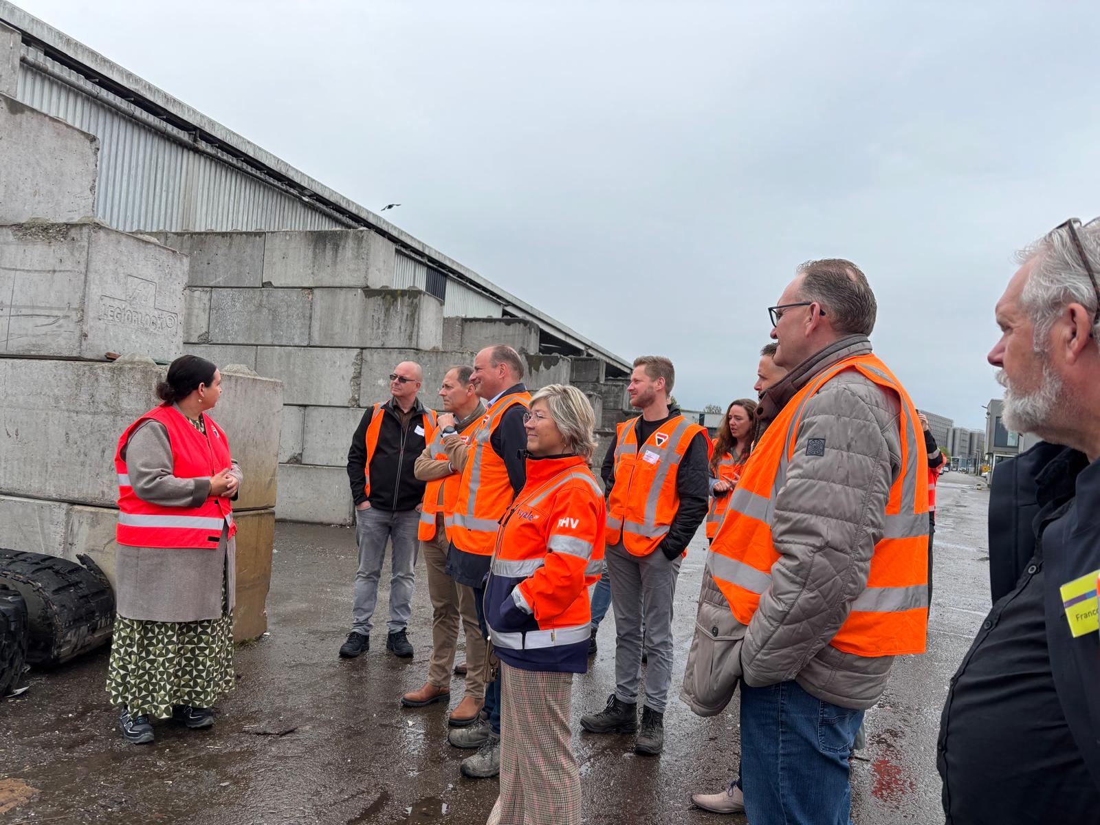 Ambtenaren en wethouder Geilen bij themabijeenkomst circulariteit bij Valor & Kaathoven