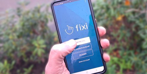 Telefoon met de Fixi app
